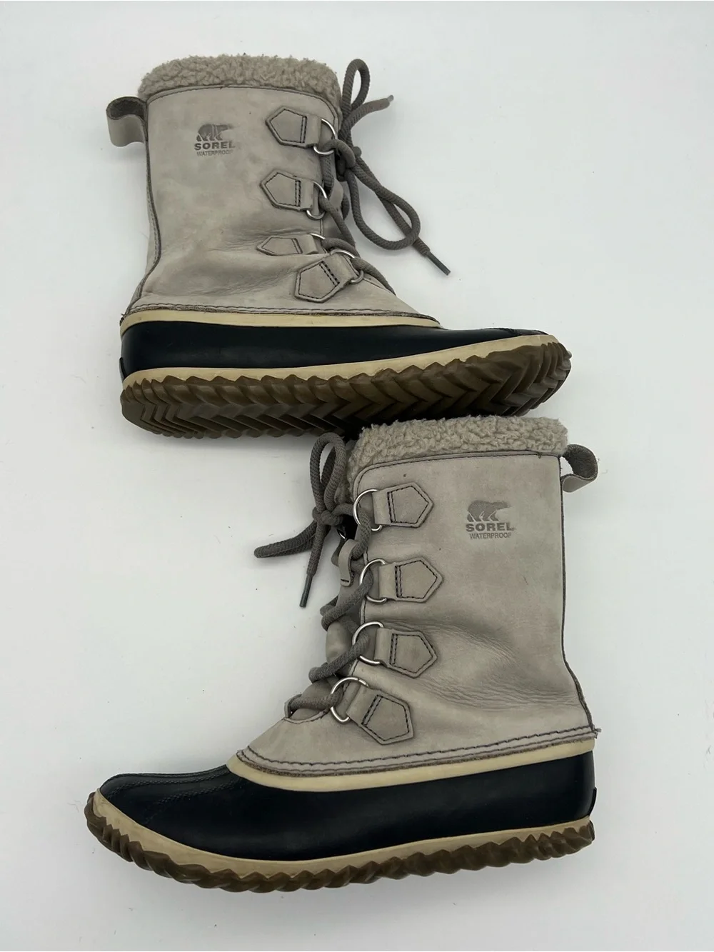 Sorel women caribou
